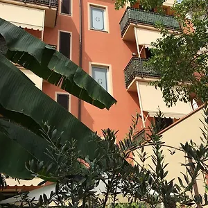 Apartahotel Gloria **